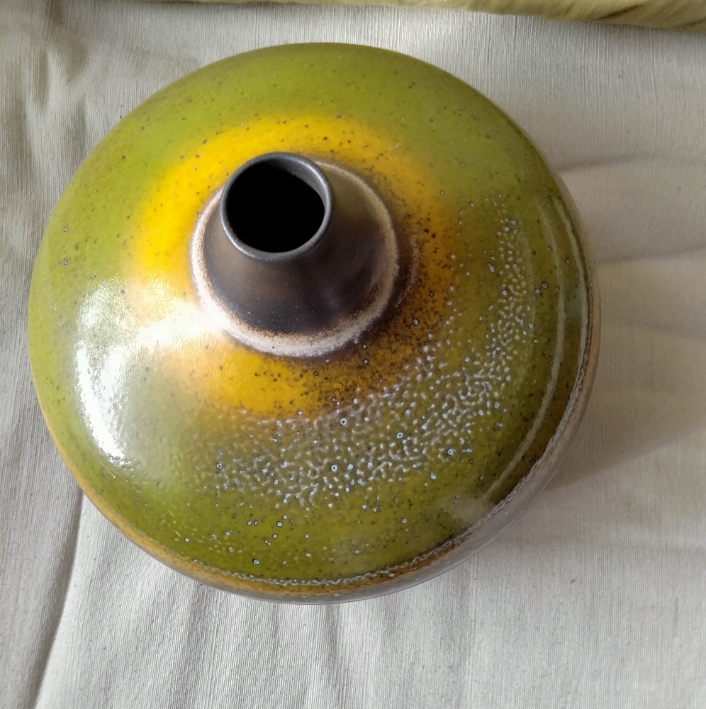Vase gold green decorative vase. NWOT